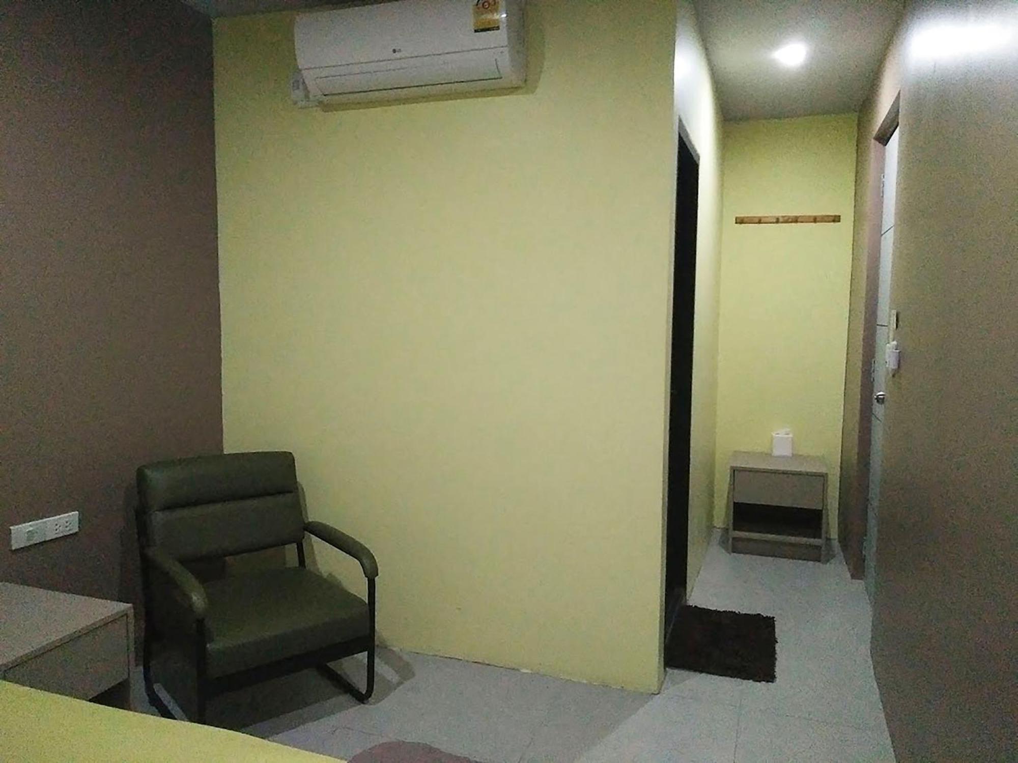 Готель In Phuket House Екстер'єр фото