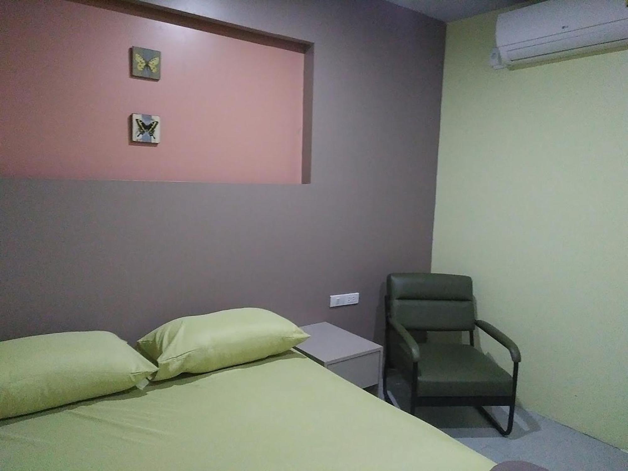 Готель In Phuket House Екстер'єр фото
