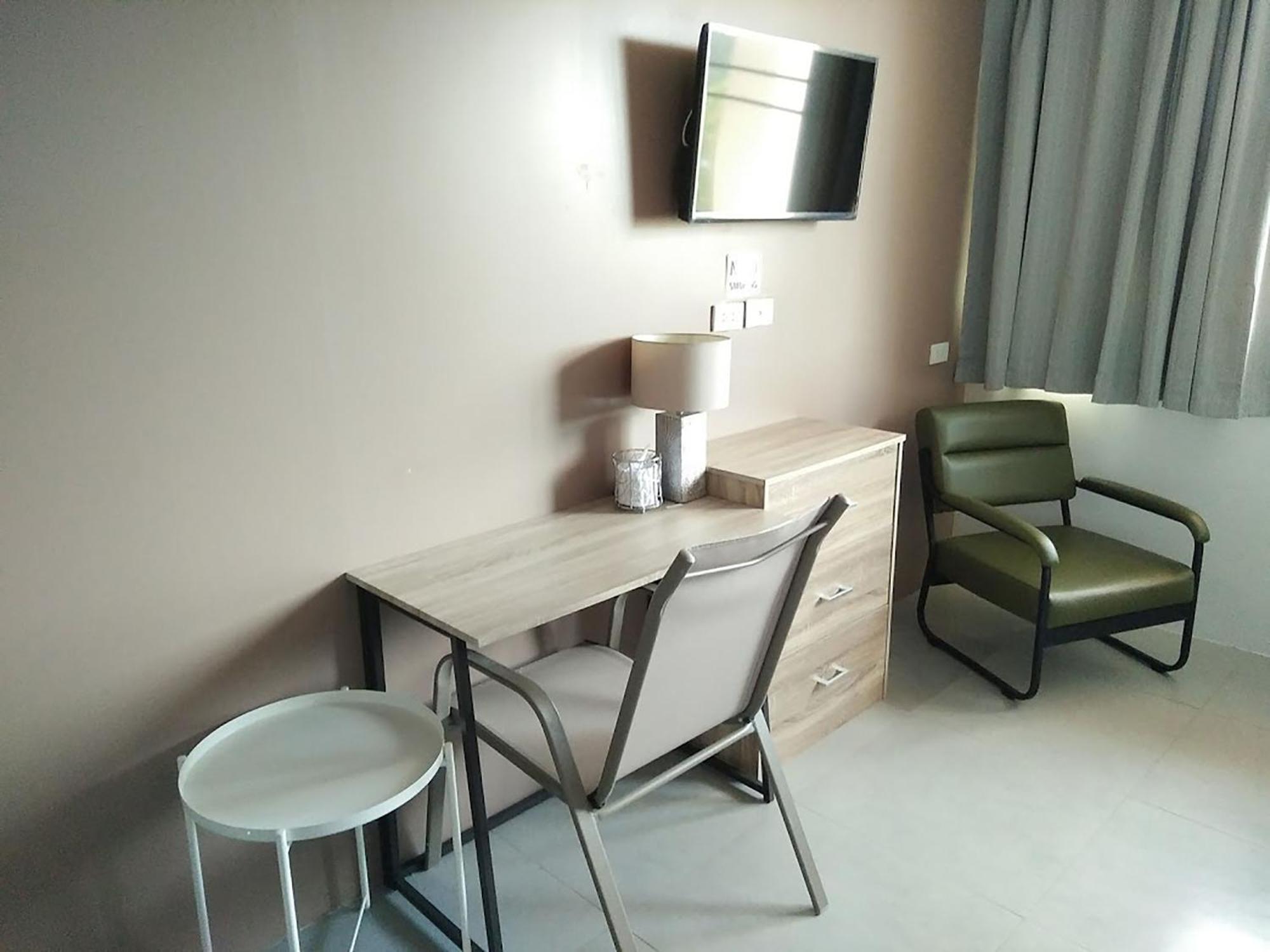 Готель In Phuket House Екстер'єр фото