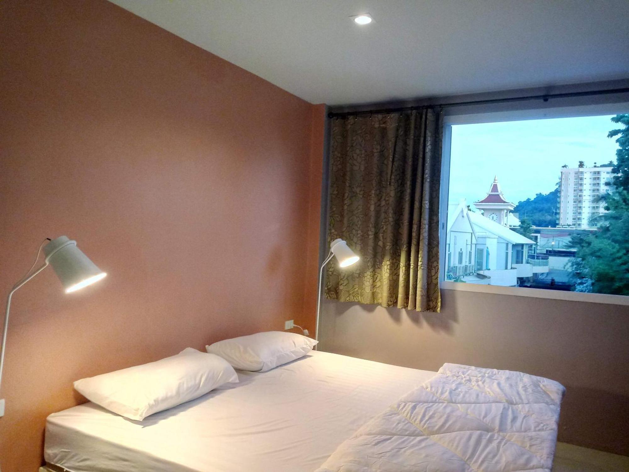 Готель In Phuket House Екстер'єр фото