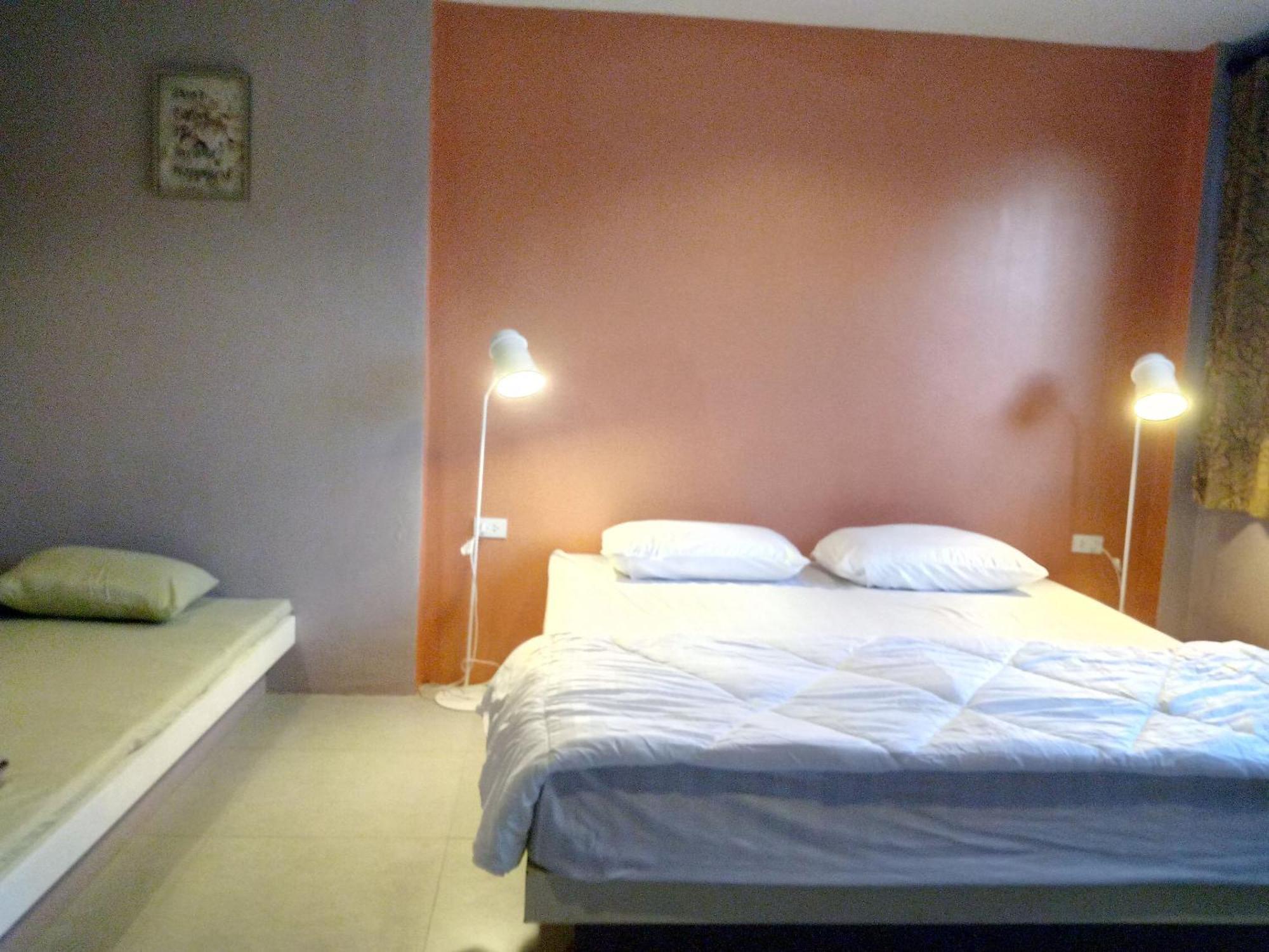 Готель In Phuket House Екстер'єр фото