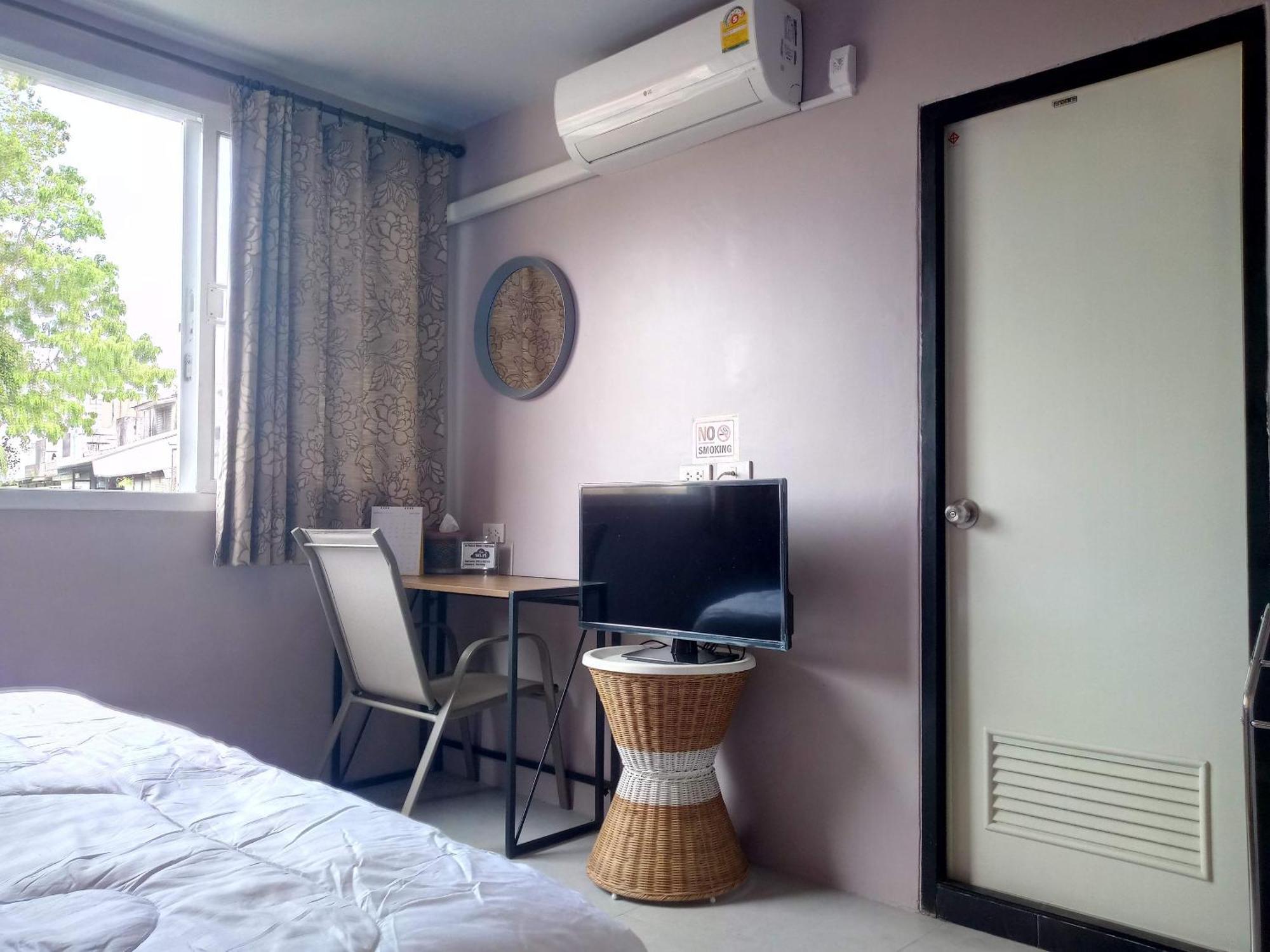 Готель In Phuket House Екстер'єр фото