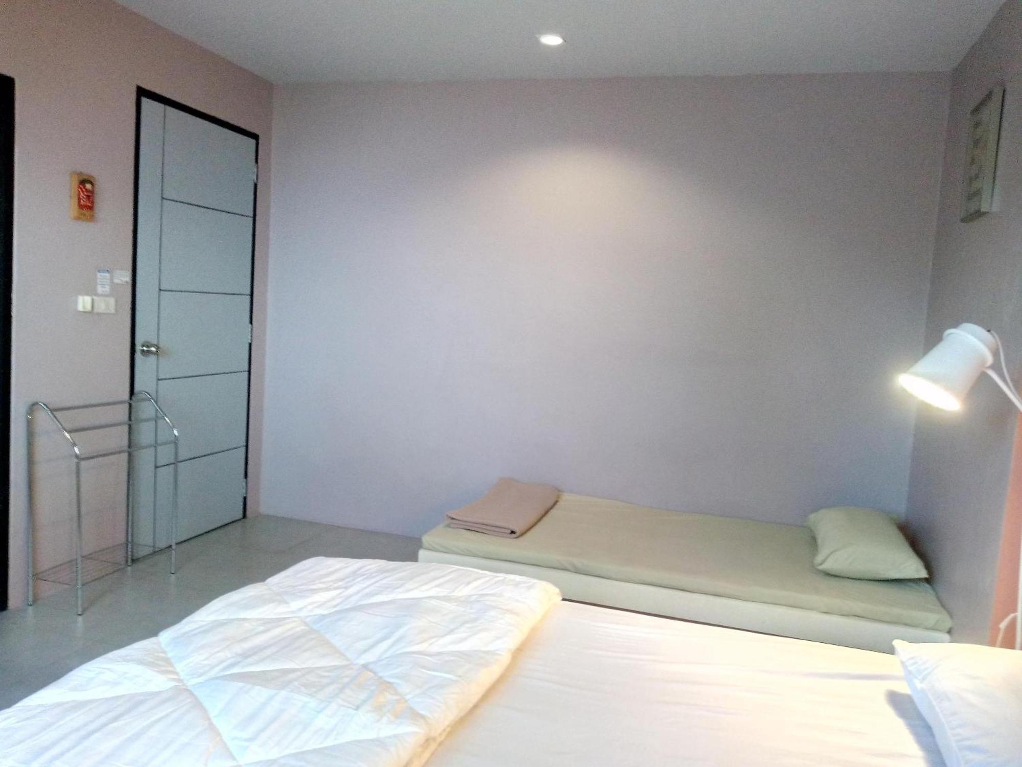 Готель In Phuket House Екстер'єр фото