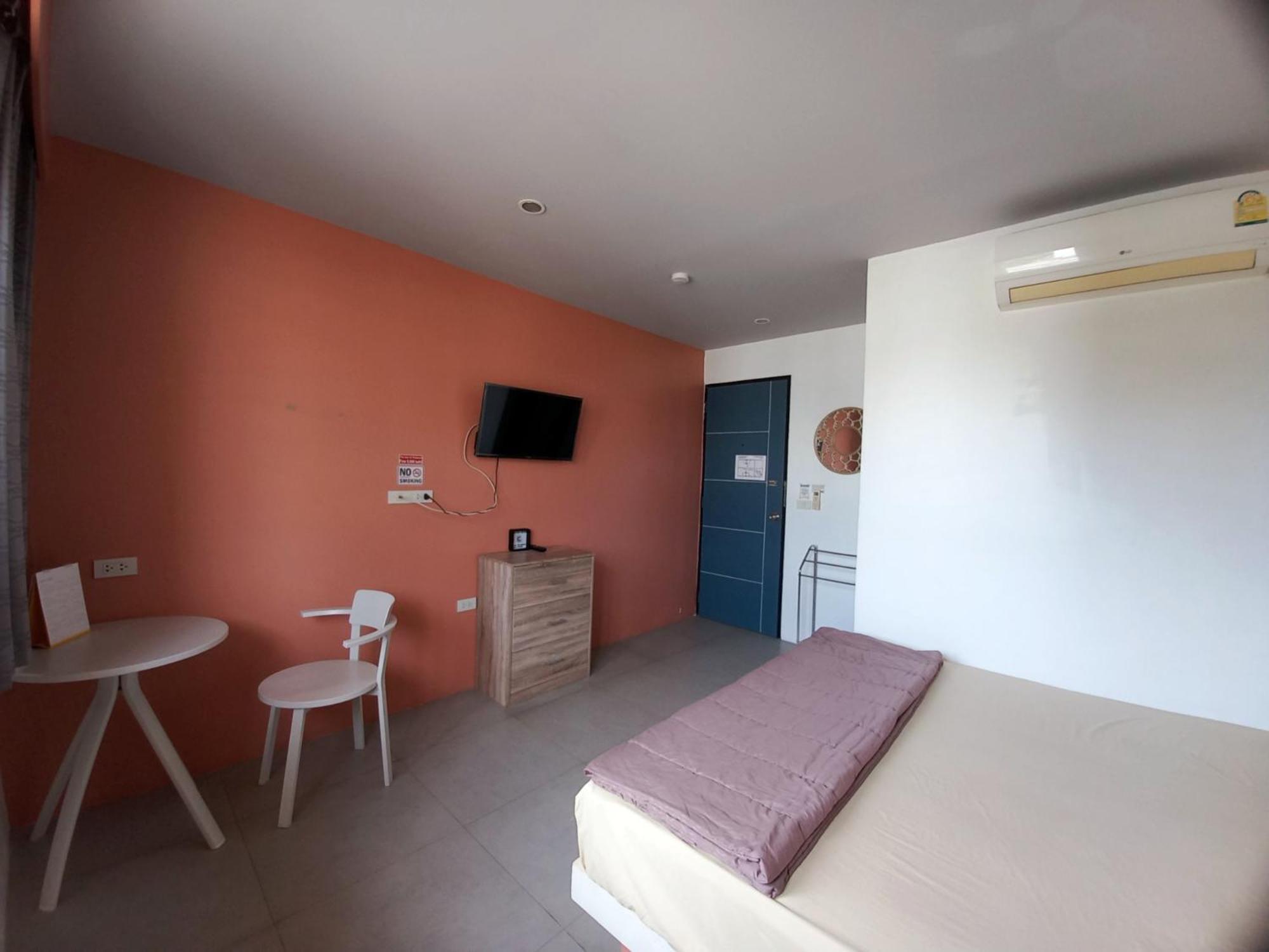 Готель In Phuket House Екстер'єр фото
