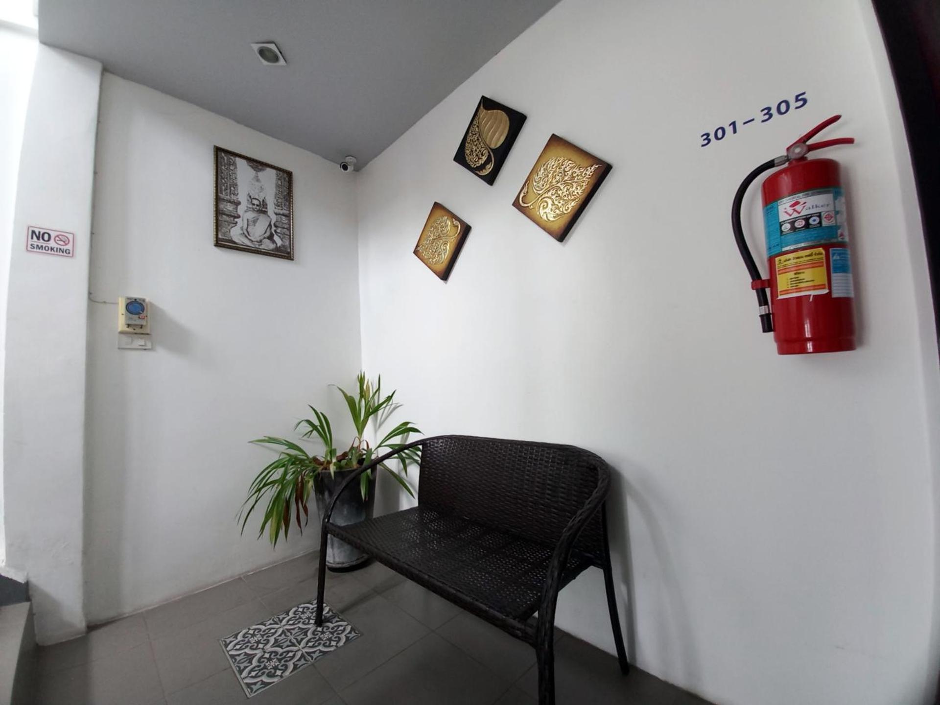 Готель In Phuket House Екстер'єр фото