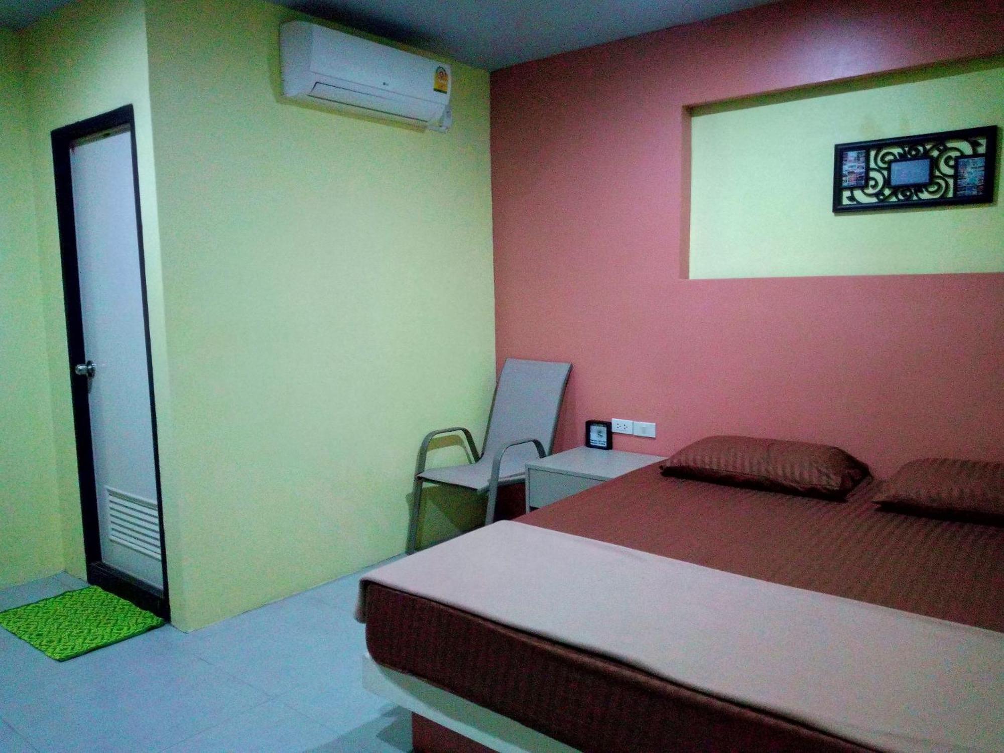 Готель In Phuket House Екстер'єр фото