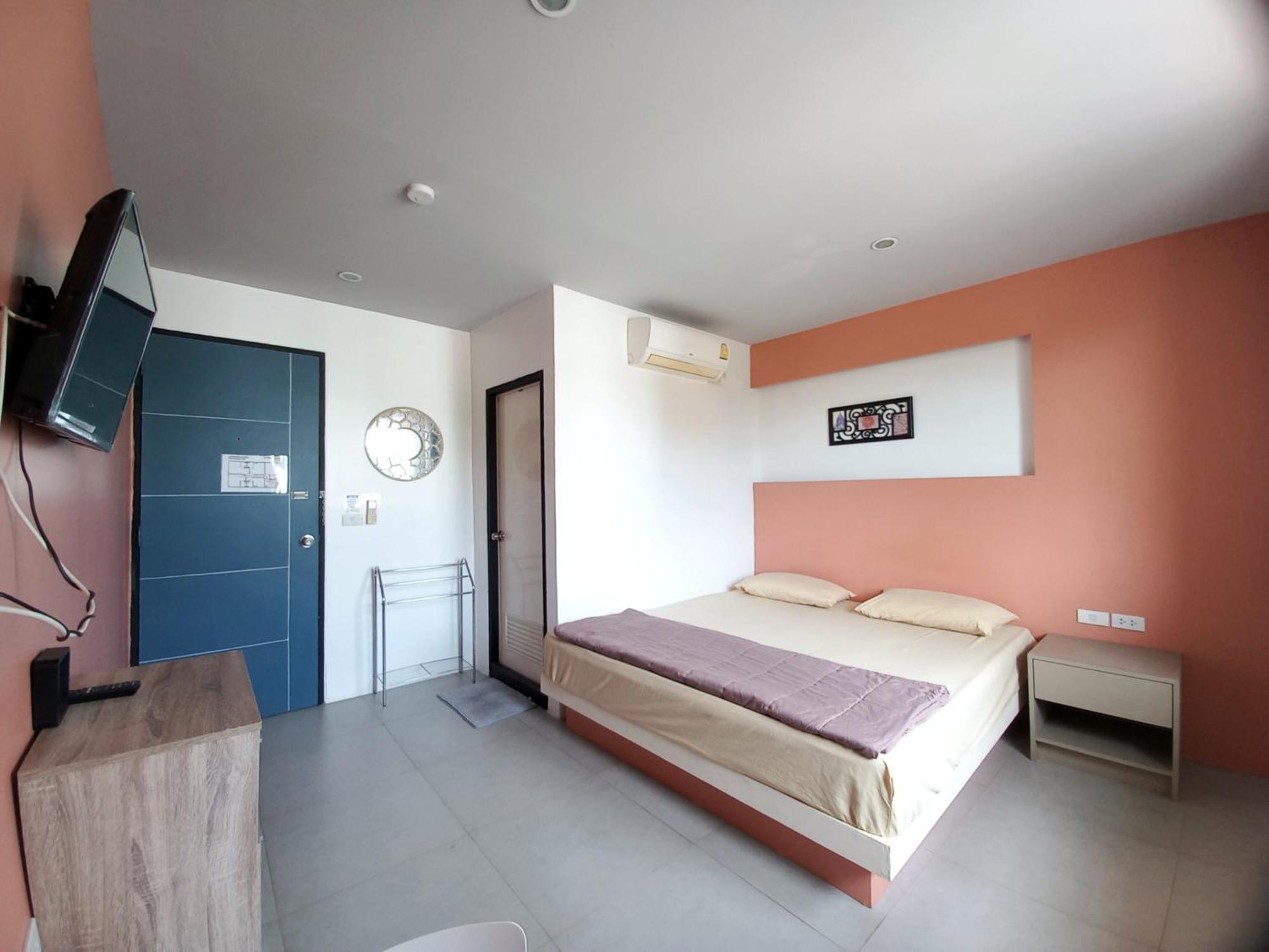 Готель In Phuket House Екстер'єр фото