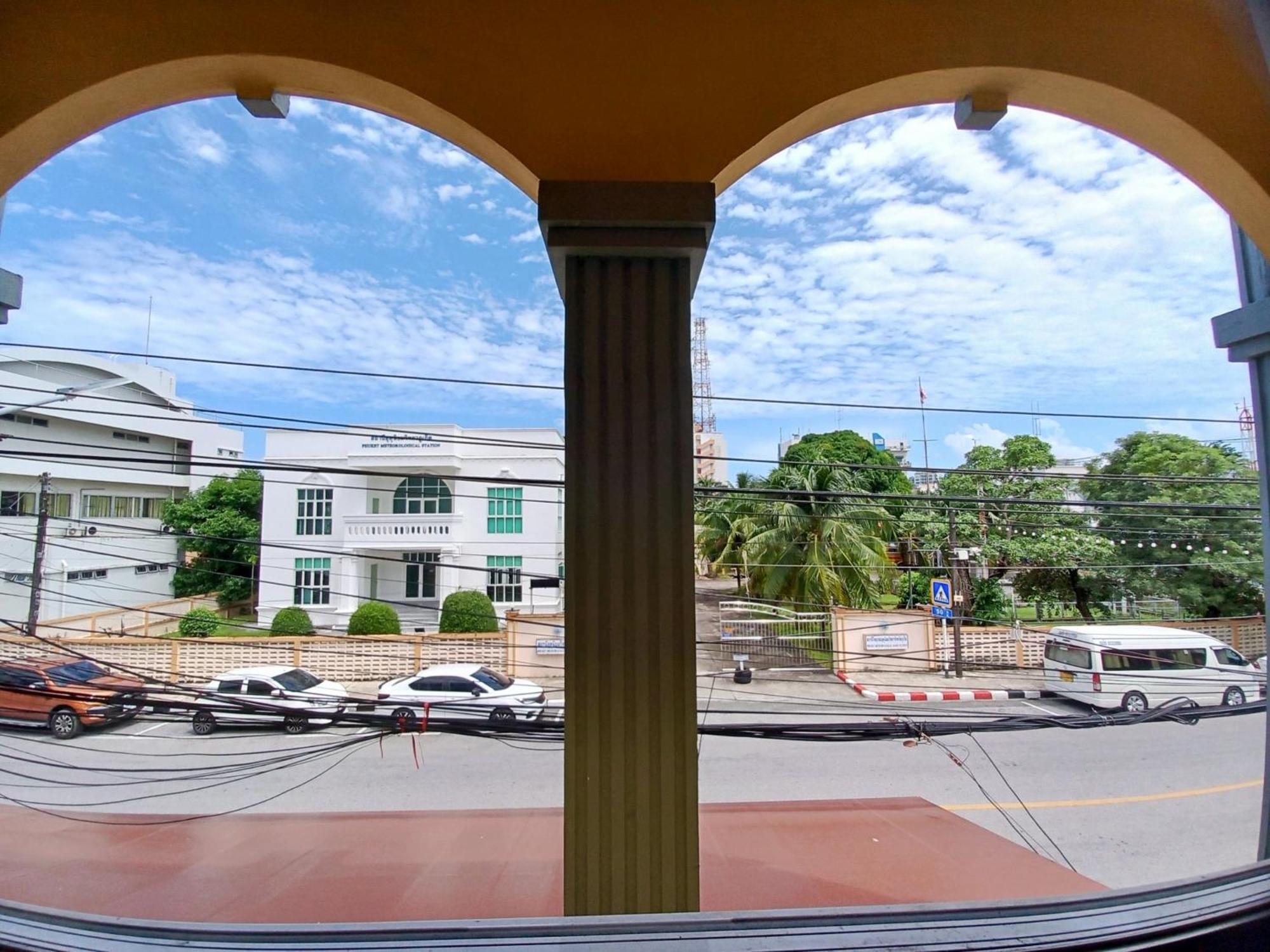 Готель In Phuket House Екстер'єр фото