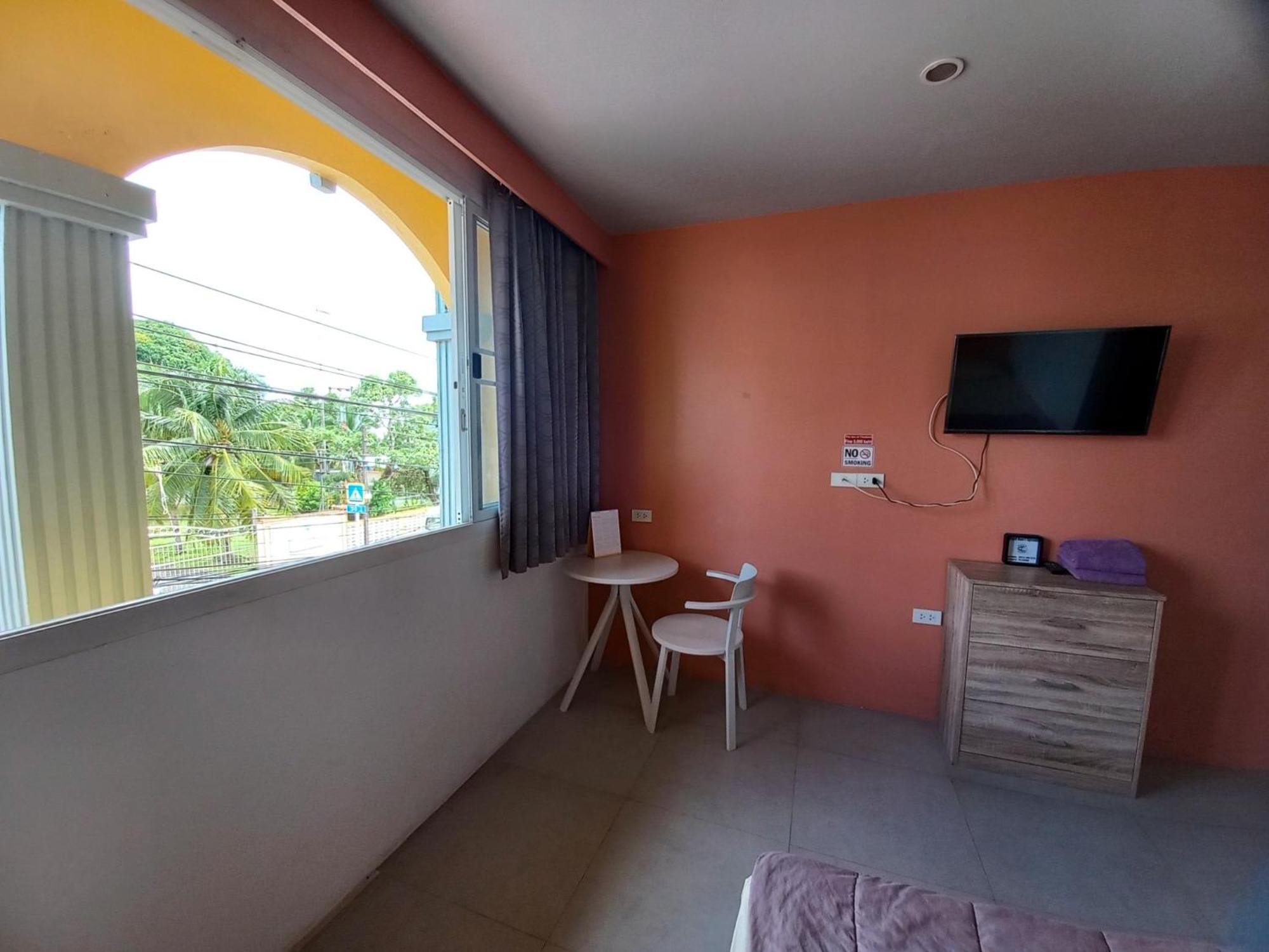 Готель In Phuket House Екстер'єр фото