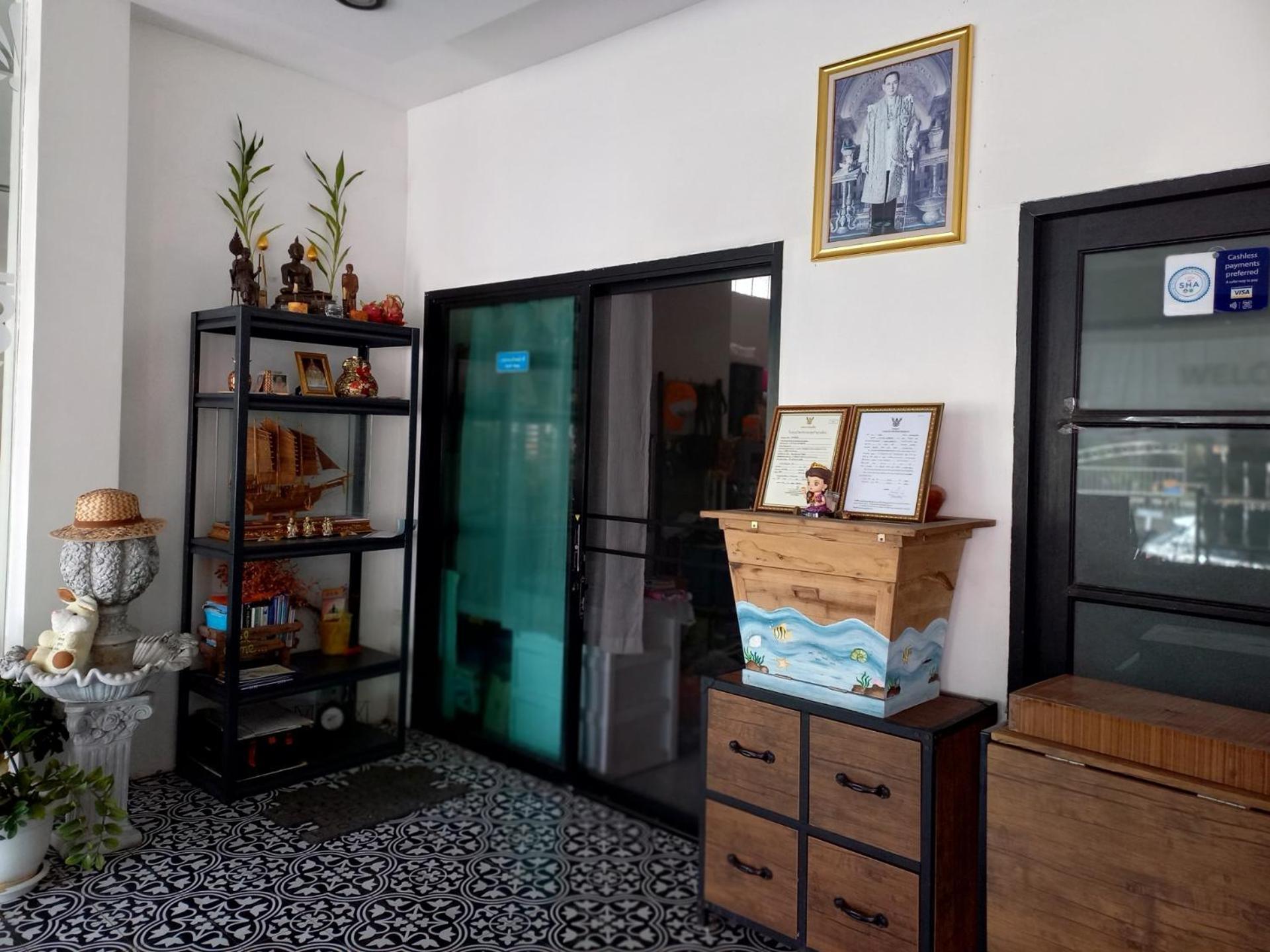 Готель In Phuket House Екстер'єр фото