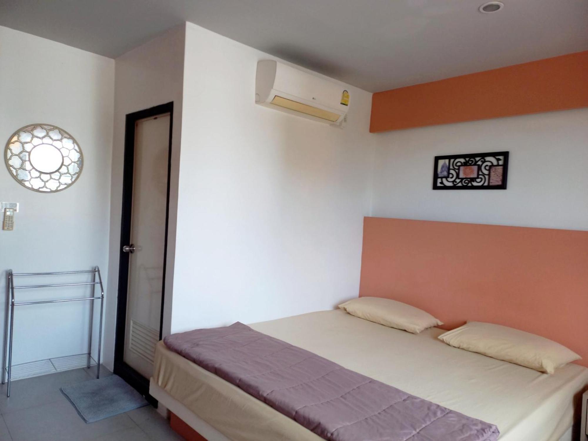 Готель In Phuket House Екстер'єр фото