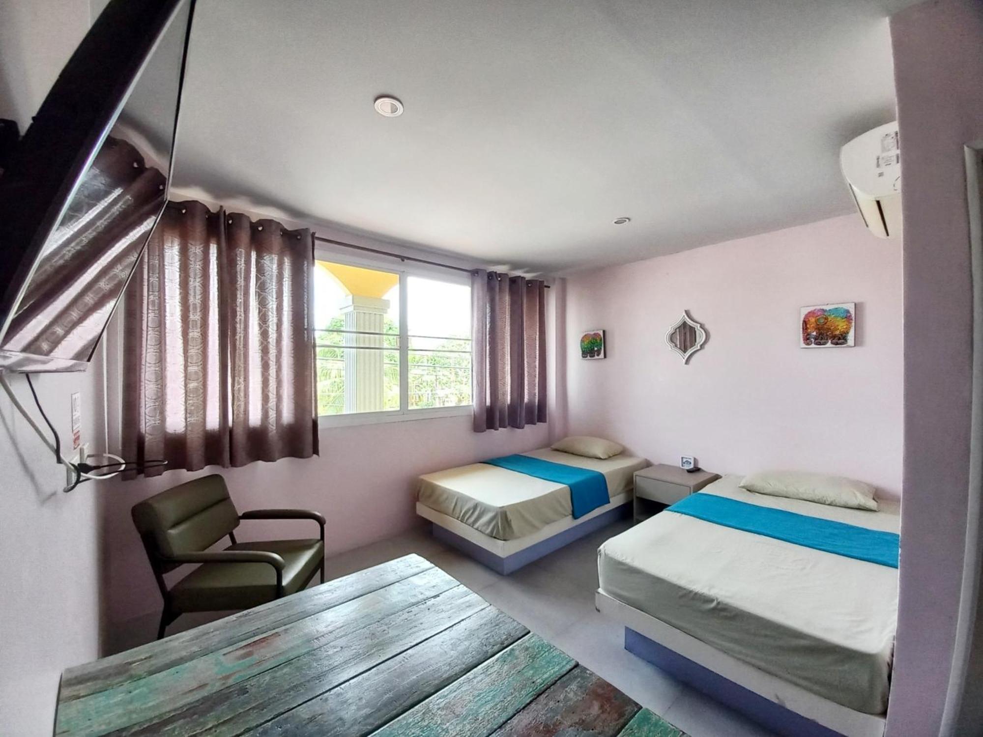 Готель In Phuket House Екстер'єр фото