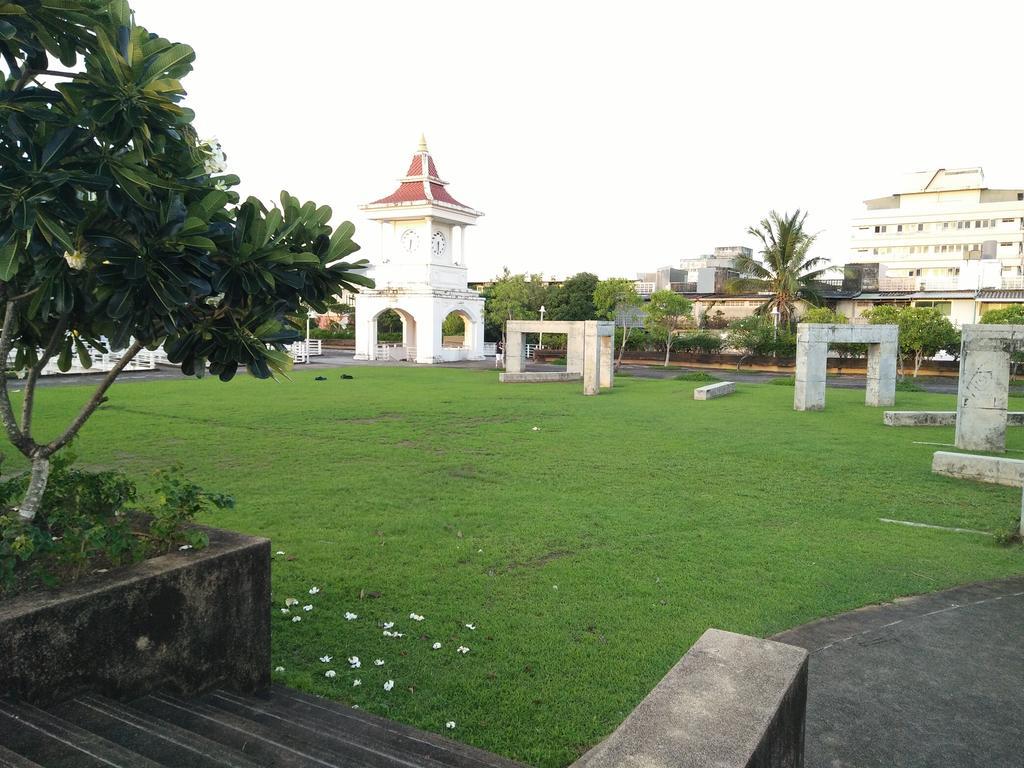 Готель In Phuket House Екстер'єр фото