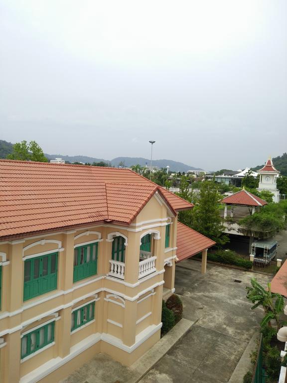 Готель In Phuket House Екстер'єр фото
