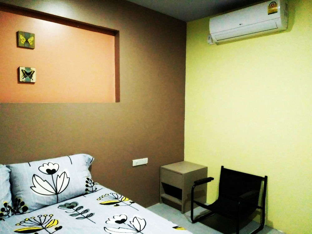 Готель In Phuket House Екстер'єр фото