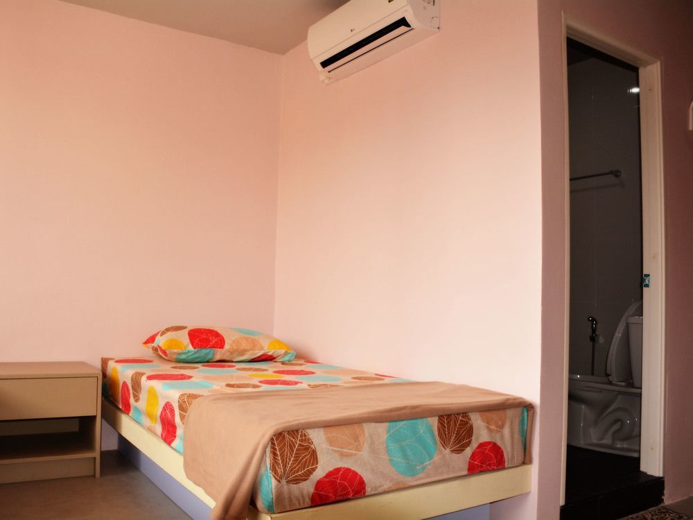 Готель In Phuket House Екстер'єр фото