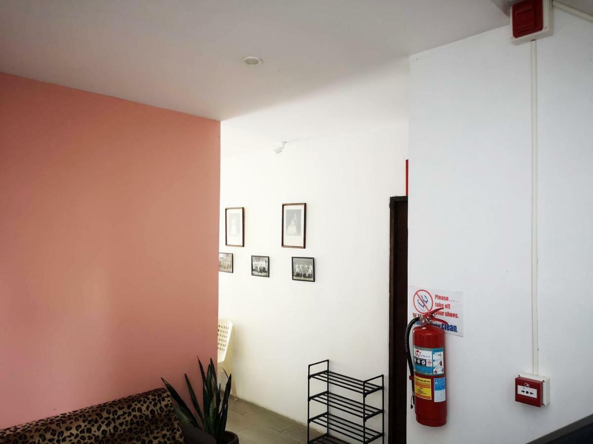 Готель In Phuket House Екстер'єр фото