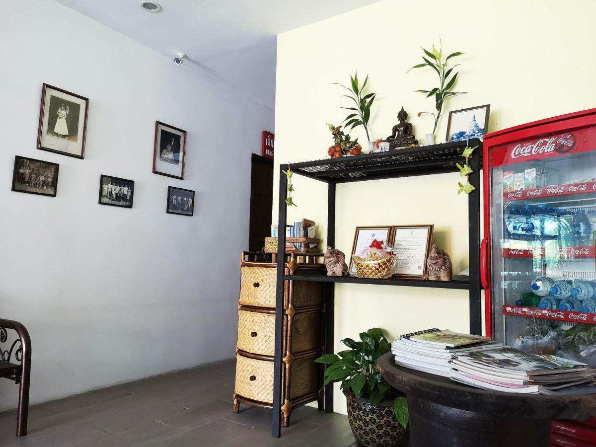 Готель In Phuket House Екстер'єр фото